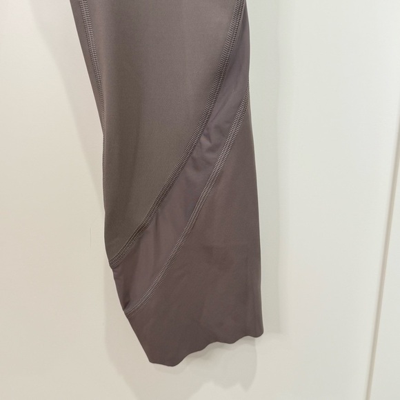 Lululemon Wunder Under Crop High-Rise Legging 23”
Roll Down Scallop Lunar Rock 4 - Picture 9 of 14